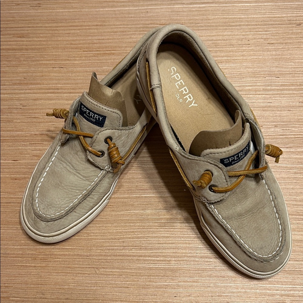 Sperry Women’s Light Taupe Leather Boat Shoes with Tan Laces Size 10